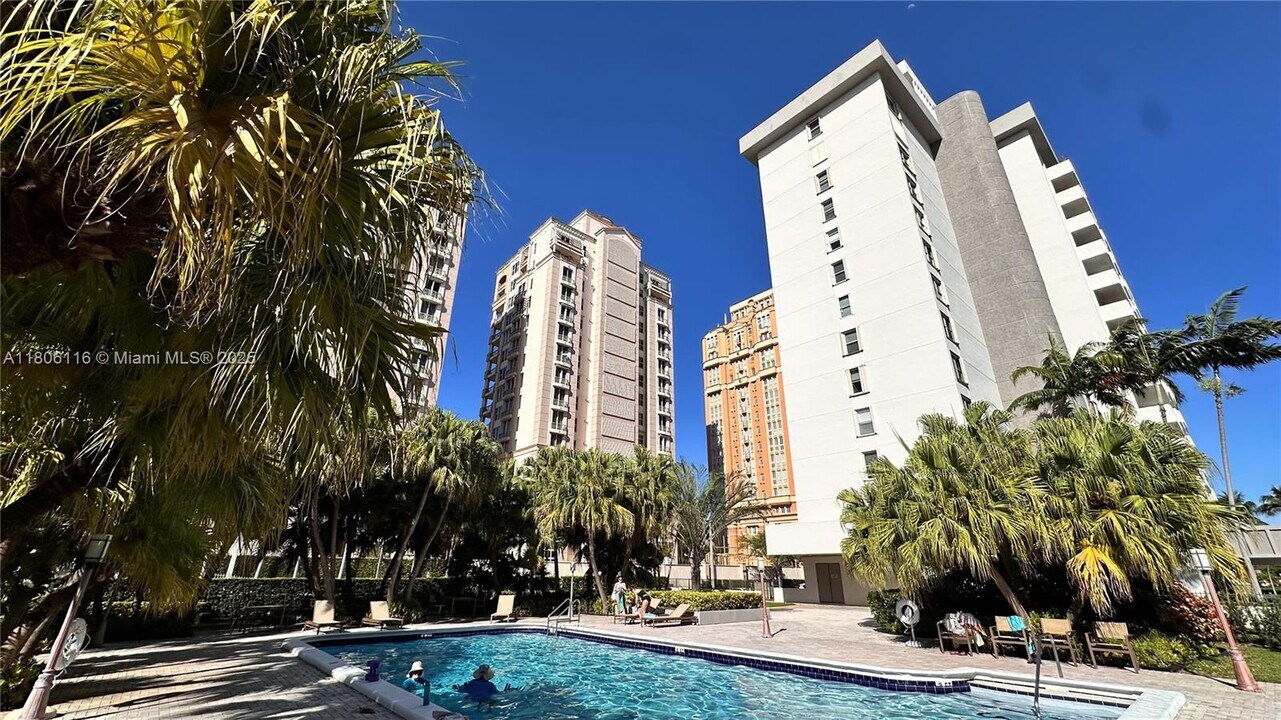 625 Biltmore Way in Coral Gables, FL - Building Photo