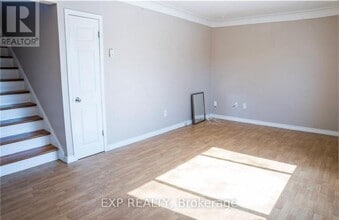 250 Highland Rd W in Hamilton, ON - Building Photo - Building Photo