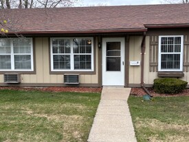 1140 S McCord Rd in Holland, OH - Building Photo