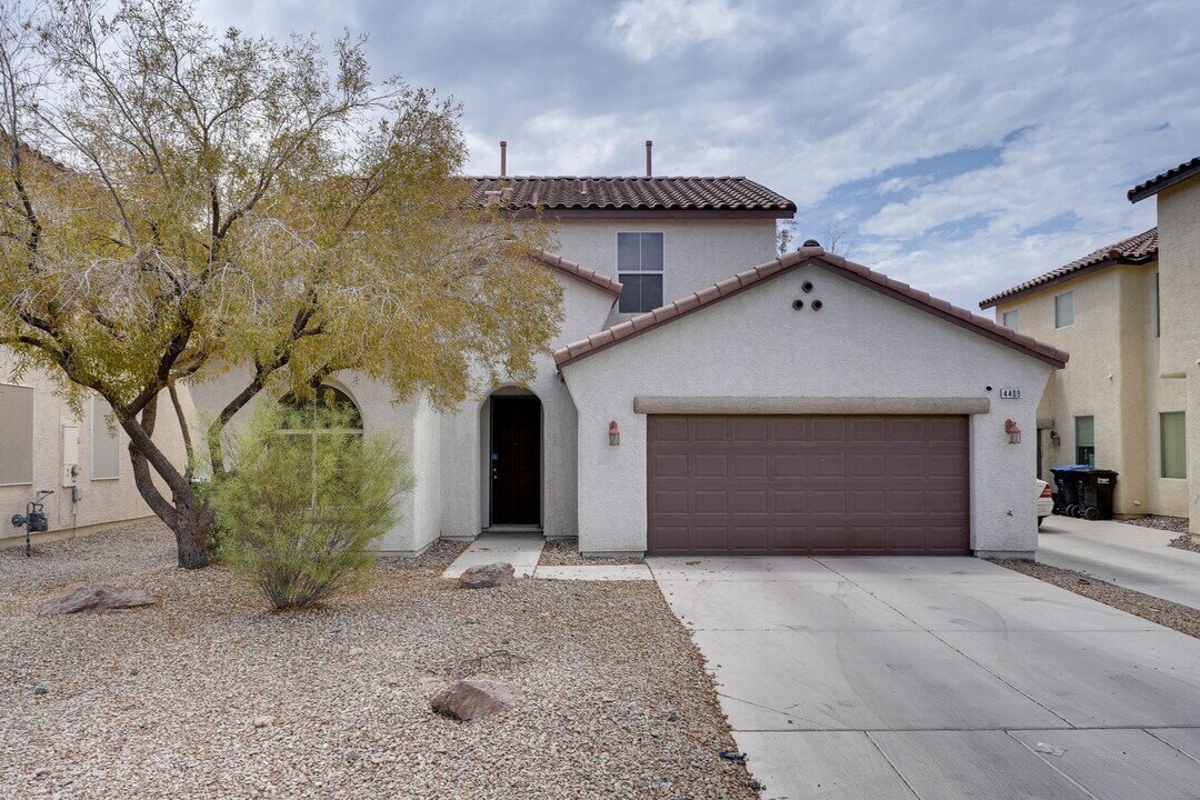 4409 Santa Clarita Ave in Las Vegas, NV - Foto de edificio
