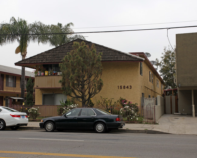 15843 Saticoy St in Van Nuys, CA - Building Photo - Building Photo