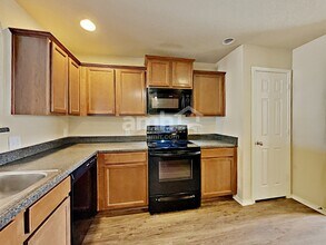 843 Six Iron in San Antonio, TX - Building Photo - Building Photo