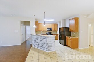 320 Rowdy Dr in Royse City, TX - Foto de edificio - Building Photo