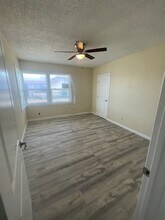 401 S Richmond Rd in Ridgecrest, CA - Foto de edificio - Building Photo
