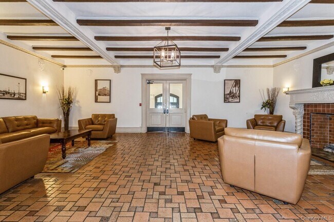 310 Riverside Blvd in Long Beach, NY - Building Photo - Building Photo