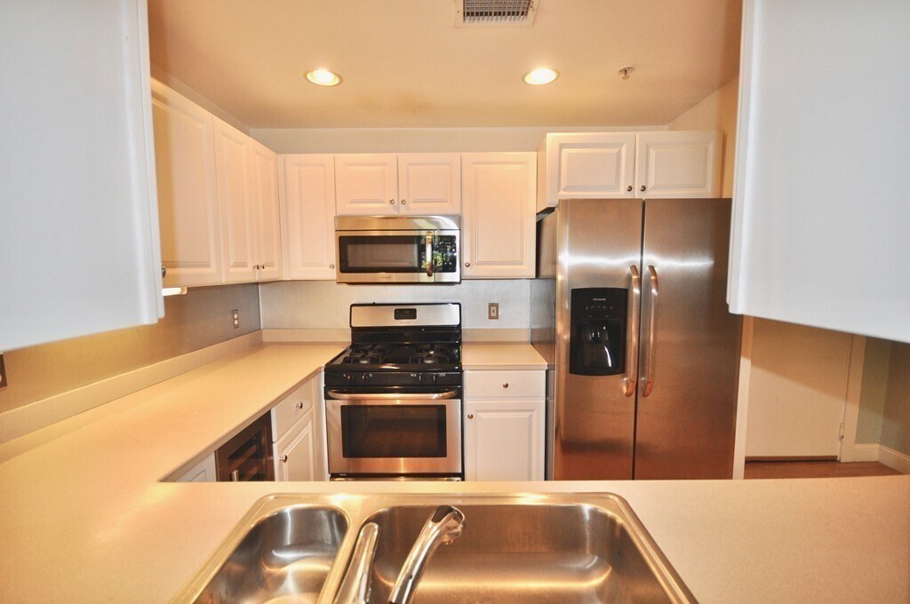 340 Bunker Hill St, Unit 1E in Boston, MA - Building Photo