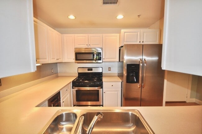 340 Bunker Hill St, Unit 1E