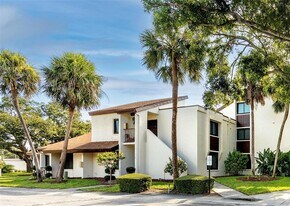 2207 Belleair Rd in Clearwater, FL - Building Photo
