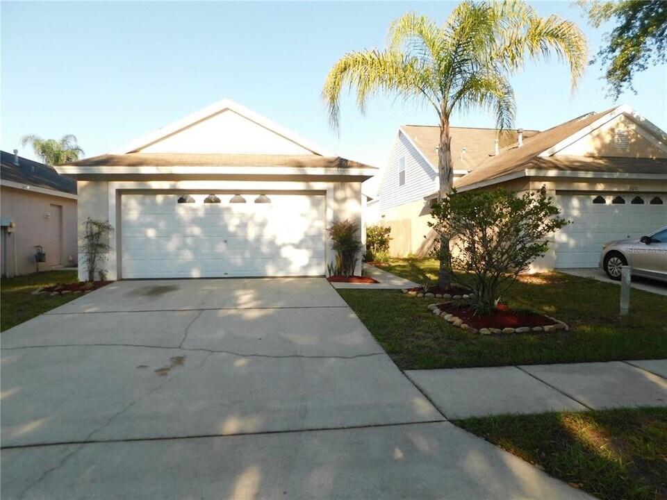 6047 White Sails Dr in Wesley Chapel, FL - Building Photo