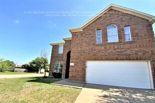 612 Horn St in Crowley, TX - Building Photo