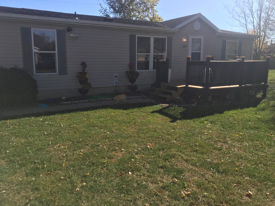 2216 N Garnet Ave in Muncie, IN - Building Photo