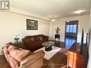 33 Carratuck St in East Gwillimbury, ON - Building Photo - Building Photo