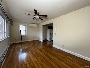 108 Chesterfield Rd in East Lyme, CT - Building Photo - Building Photo