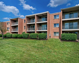 Crown Pointe Apartments in Covington, KY - Foto de edificio - Building Photo