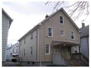 19 Haag St-Unit -2 in Sayreville, NJ - Building Photo - Building Photo