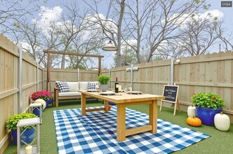 2404 Maryland Ave in Dallas, TX - Building Photo - Building Photo