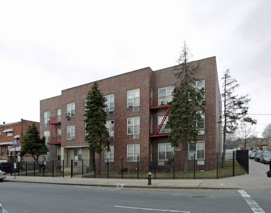 4233 Baychester Ave in Bronx, NY - Building Photo