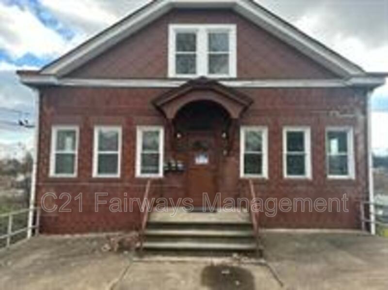 726 Large Ave in Clairton, PA - Building Photo