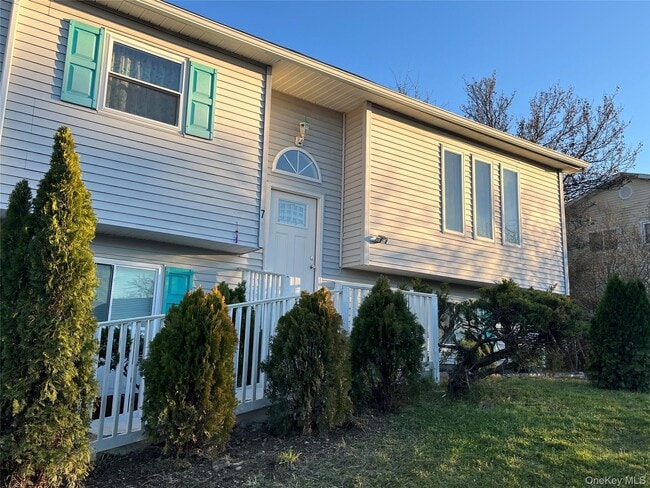 7 Weather Vane Way in Middletown, NY - Building Photo - Building Photo