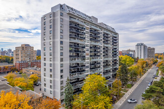 Balliol Towers Apartments in Toronto, ON - Building Photo - Building Photo