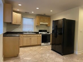 2858 W Lyndale St, Unit 1 in Chicago, IL - Foto de edificio - Building Photo