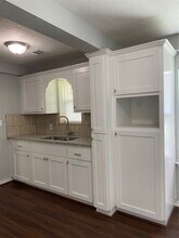 7520 Thompson Rd in Baytown, TX - Foto de edificio - Building Photo