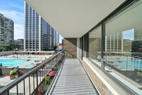 1555 N Sandburg Ter, Unit 401K in Chicago, IL - Building Photo - Building Photo