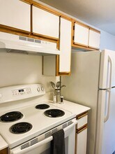 15370 Bangy Rd in Lake Oswego, OR - Building Photo - Building Photo