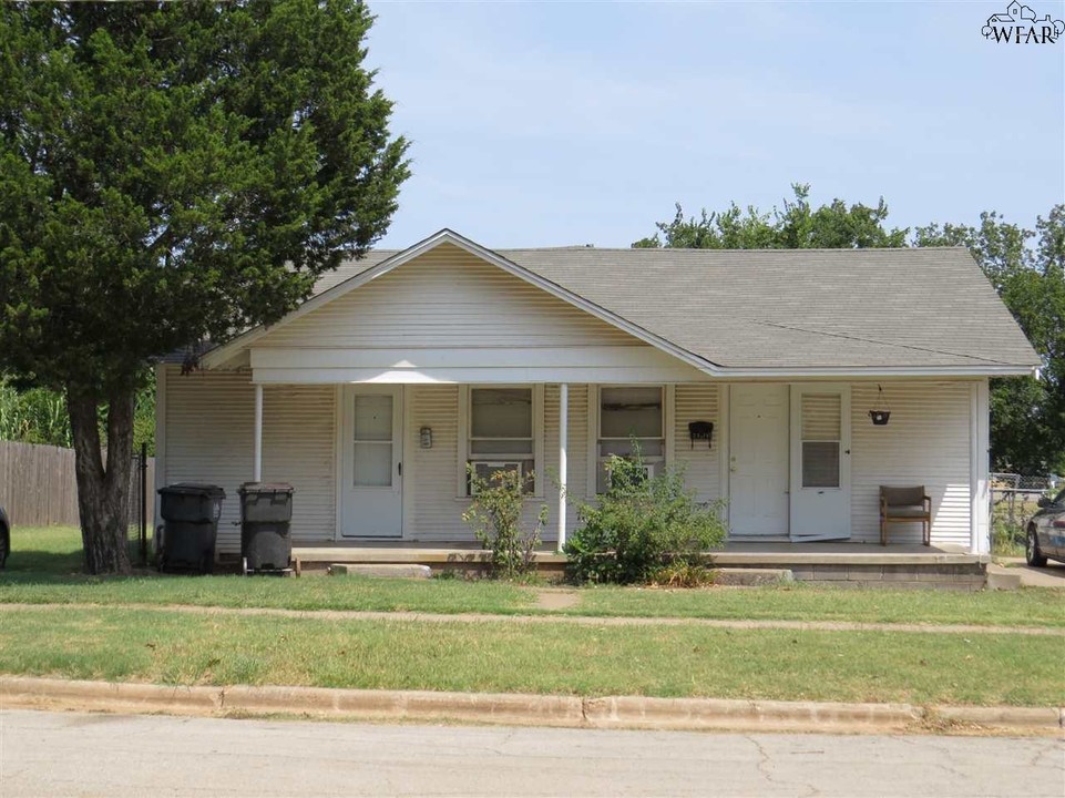 2111 Joline St in Wichita Falls, TX - Foto de edificio