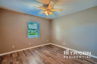 7841 Shadow Run Dr in Largo, FL - Foto de edificio - Building Photo