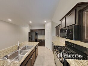 540 Vickie St in Crowley, TX - Foto de edificio - Building Photo