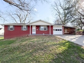 615 Oak St in Jackson, MO - Building Photo