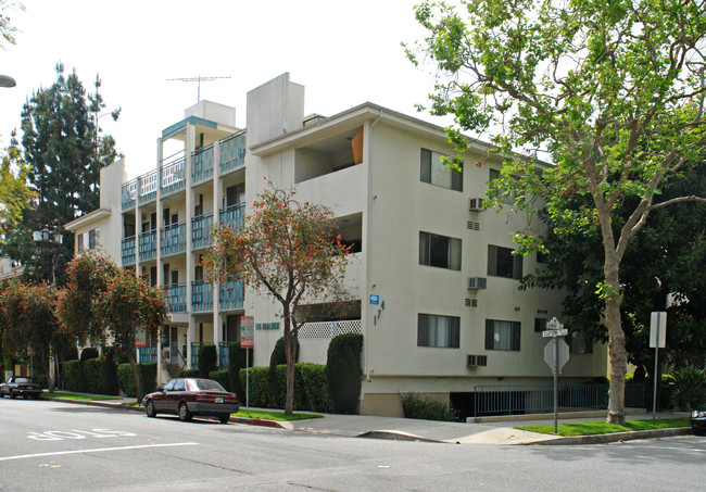 174 N Almont Dr in Beverly Hills, CA - Building Photo - Building Photo