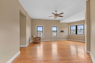1046 N Milwaukee Ave, Unit 3 in Chicago, IL - Building Photo