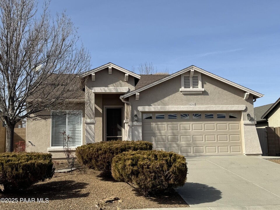 8240 N Whistling Acres Way in Prescott Valley, AZ - Building Photo