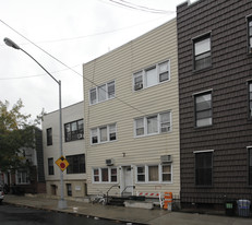 54 Herbert St in Brooklyn, NY - Building Photo