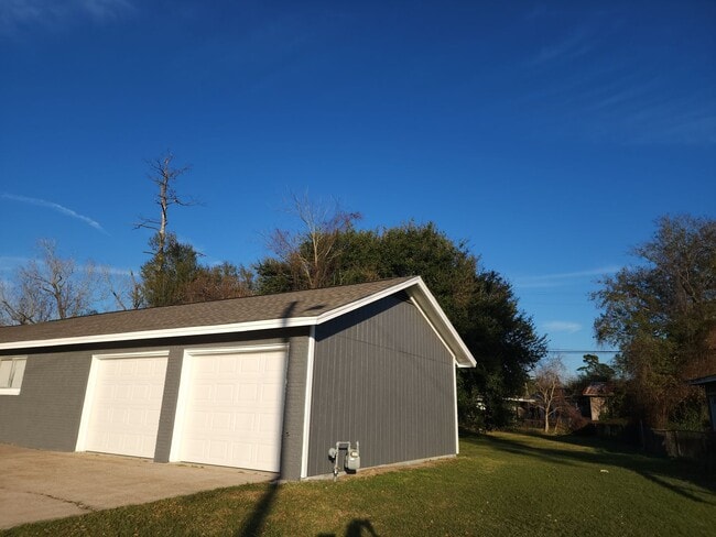 2228 Westway St in Orange, TX - Building Photo - Building Photo