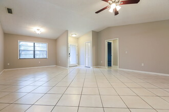 2473 Guthrie Cir in Sarasota, FL - Building Photo - Building Photo