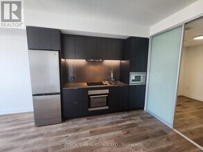 86 Dundas St E in Mississauga, ON - Building Photo - Building Photo