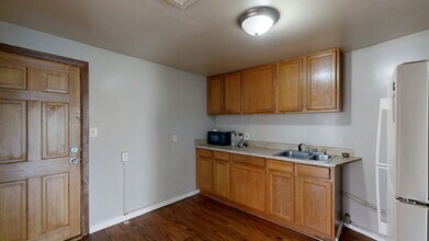 602 Townsend St, Unit 1 in Midland, MI - Building Photo - Building Photo