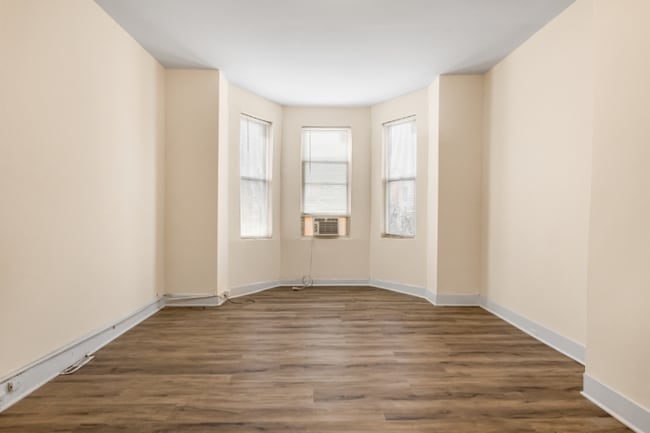 2945 Walbrook Ave in Baltimore, MD - Foto de edificio - Building Photo