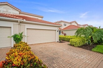 9220 Belleza Way in Ft. Myers, FL - Building Photo - Building Photo