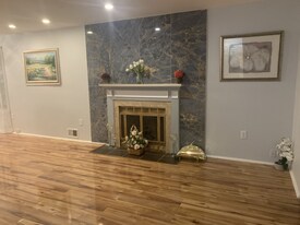 227 Lindsey Ct in Franklin Township, NJ - Building Photo