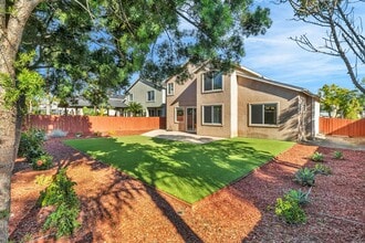 1067 Princess Kyra Pl in Escondido, CA - Building Photo - Building Photo