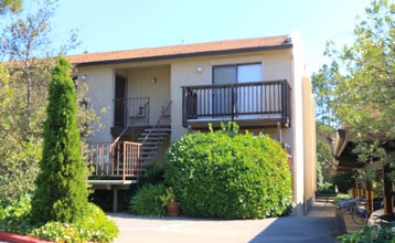 Cowbarn Apartments in Novato, CA - Foto de edificio - Building Photo