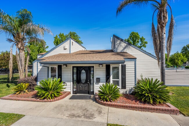 Rivercourt Apartments in Sacramento, CA - Foto de edificio - Building Photo