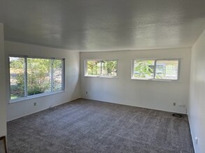 807 W Main St in Grass Valley, CA - Building Photo - Building Photo