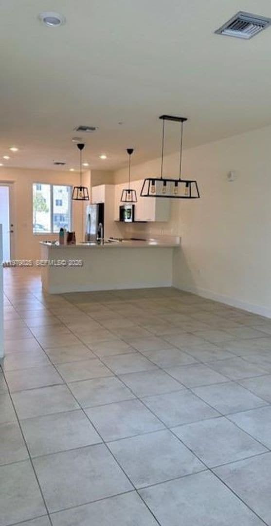 6455 NW 103rd Pl in Doral, FL - Building Photo - Building Photo