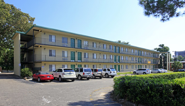 Jefferson Towers Apartments in Tallahassee, FL - Building Photo - Building Photo