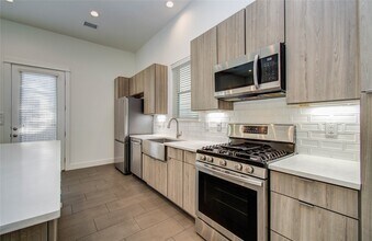 556 Janisch Rd in Houston, TX - Building Photo - Building Photo